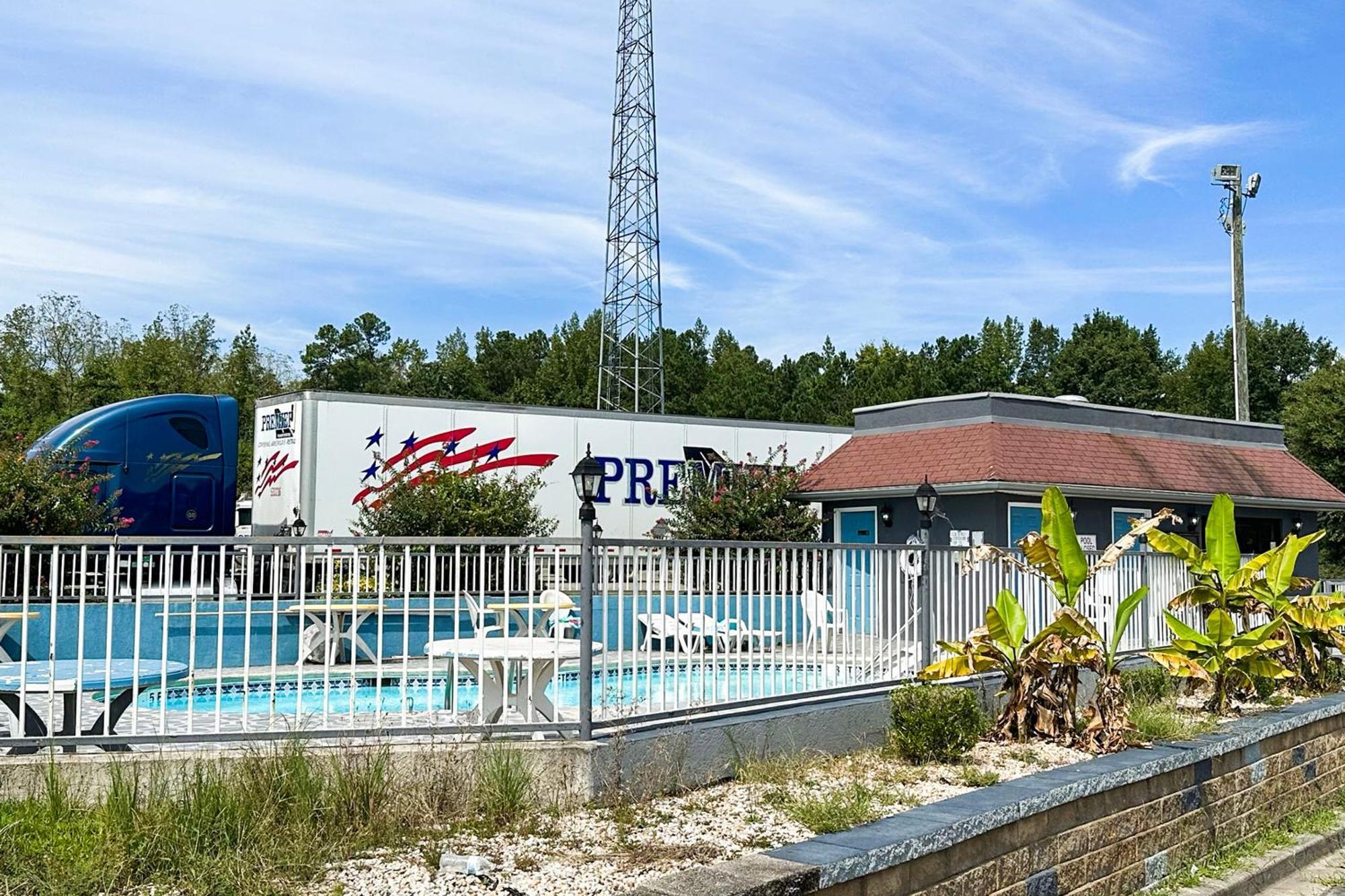 Executive Inn Ridgeway I-77 Exterior photo