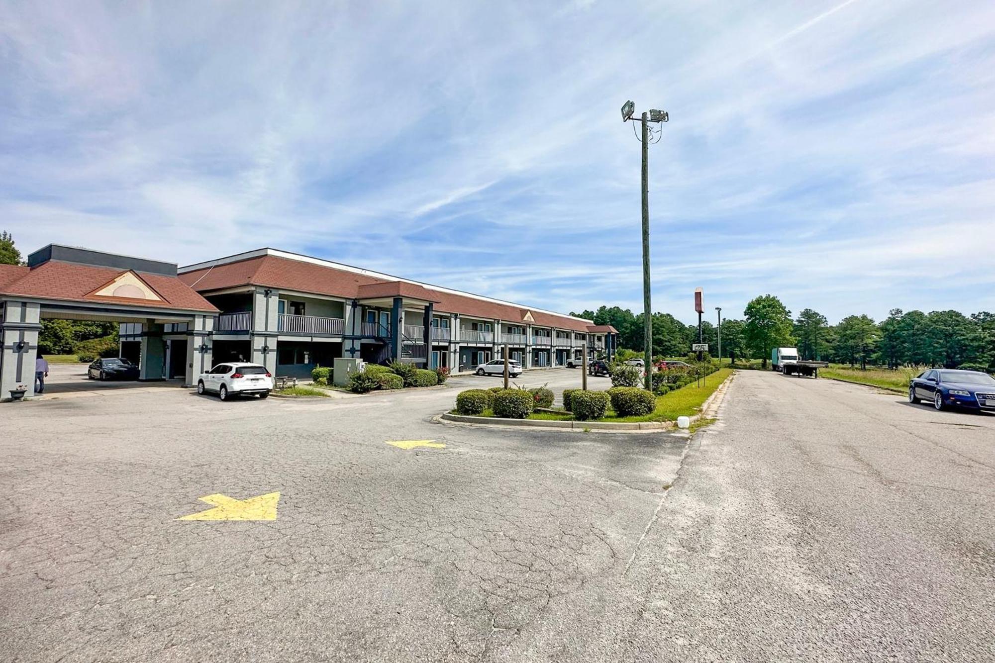 Executive Inn Ridgeway I-77 Exterior photo