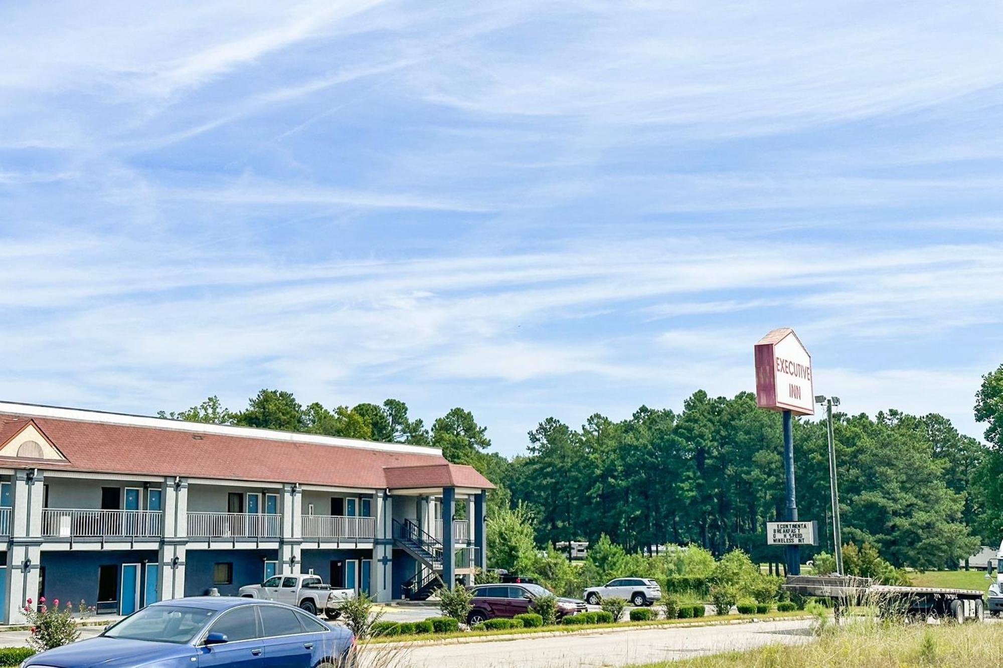 Executive Inn Ridgeway I-77 Exterior photo